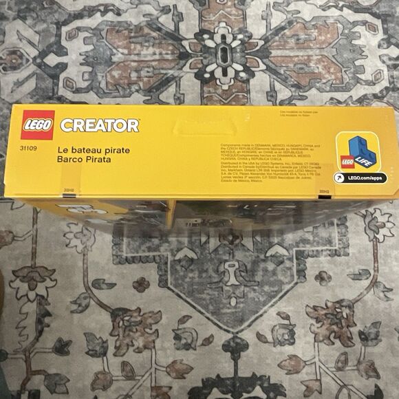 NISB LEGO Creator 3in1 31109 Pirate Ship 1260pc 4 Minifigures Shark Rebuild 9+ - Picture 6 of 13